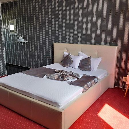 Militari Residence Hotel Chiajna Экстерьер фото